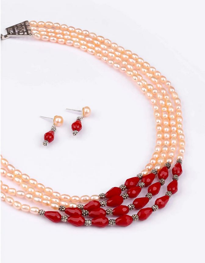 Stylish Pearl and Stone Necklace for a Glamorous Look